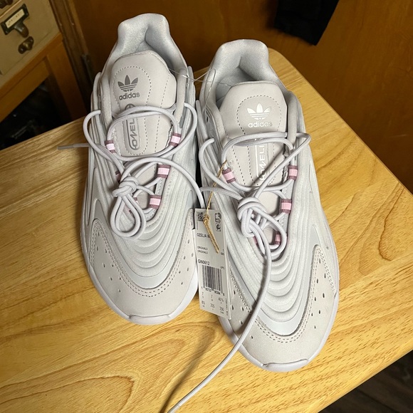 NWT Adidas Ozelia Women’s Shoe - Picture 2 of 6